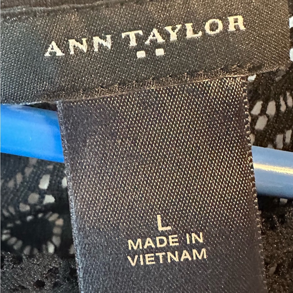 Women’s Ann Taylor Top - Picture 3 of 4